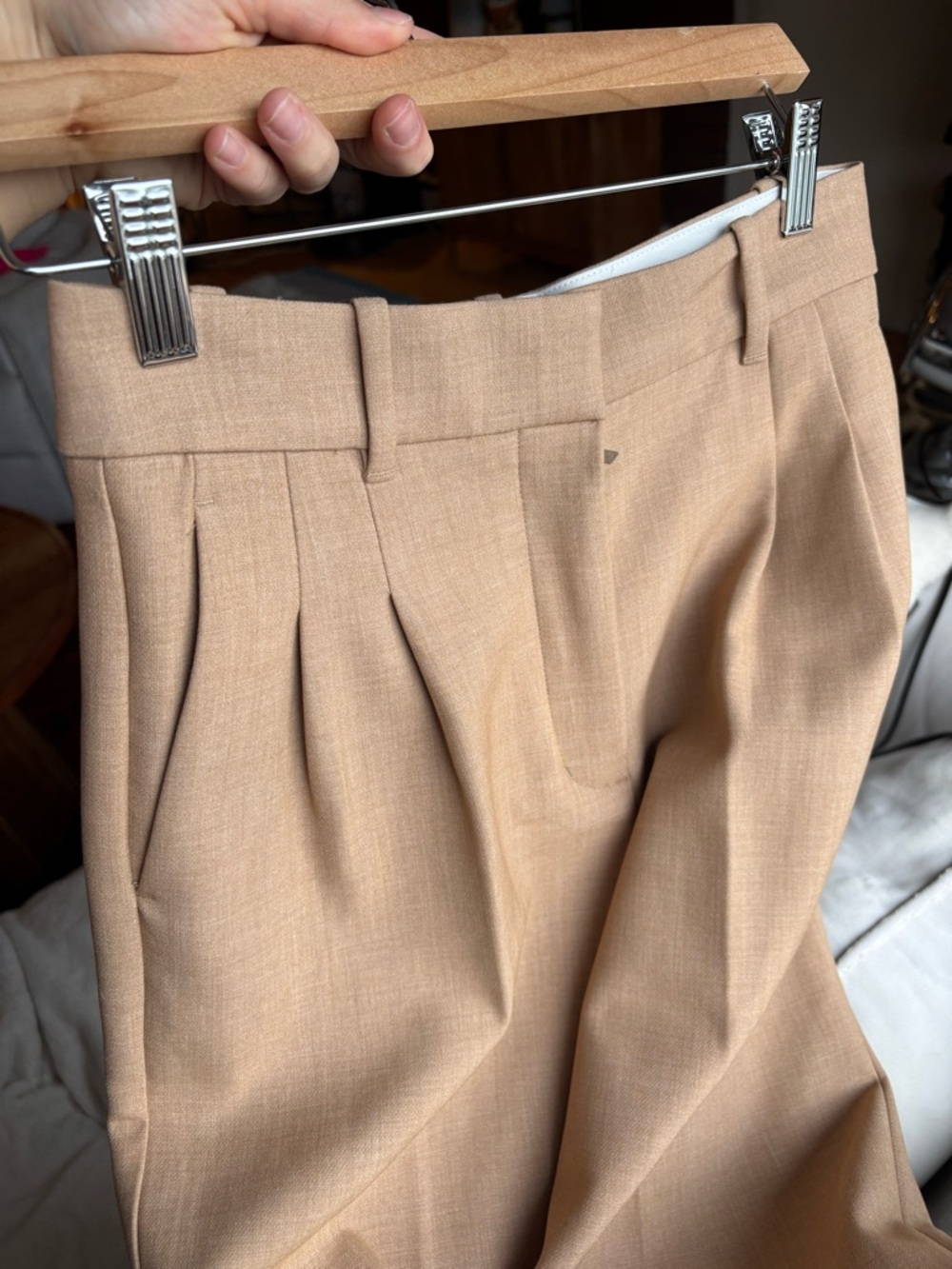 Aritzia Effortless Plants (short) Pleated in Camel - Picture 3 of 6